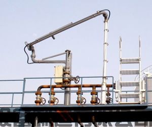 遼寧撫順客戶(hù)定制采購(gòu)的AL1403型汽車(chē)頂部裝卸臂已發(fā)往使用現(xiàn)場(chǎng)(1)